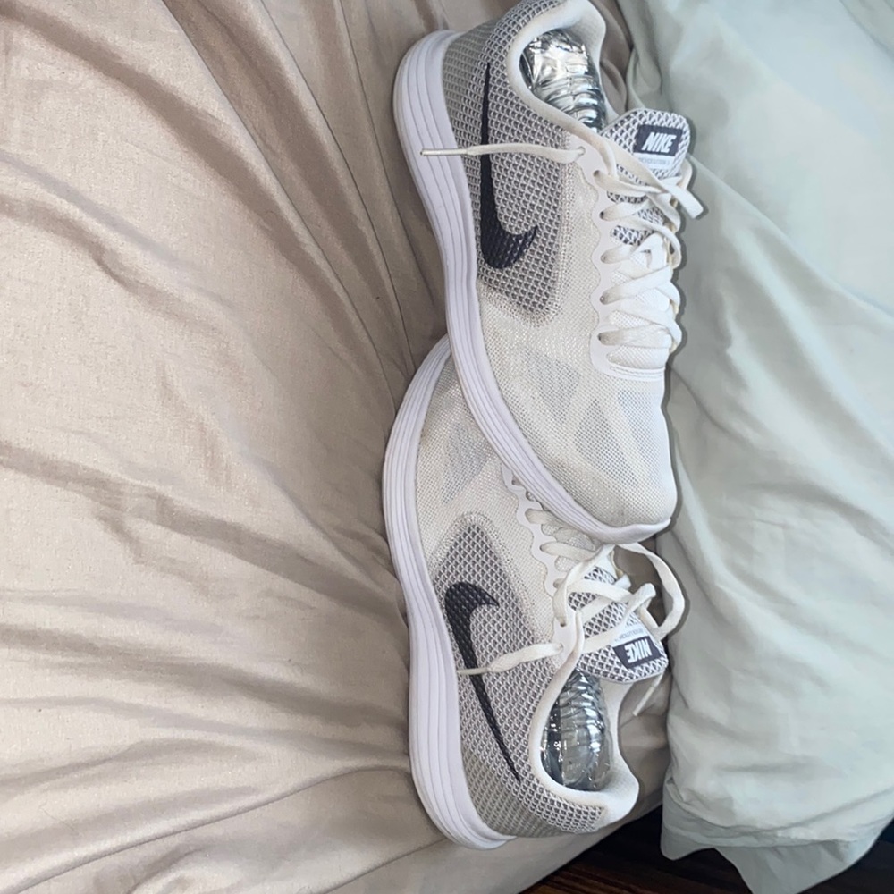 White Nike sneakers. Size 9.